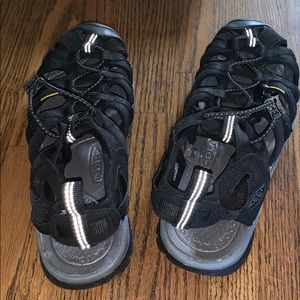 NWOT never worn Keen sandals